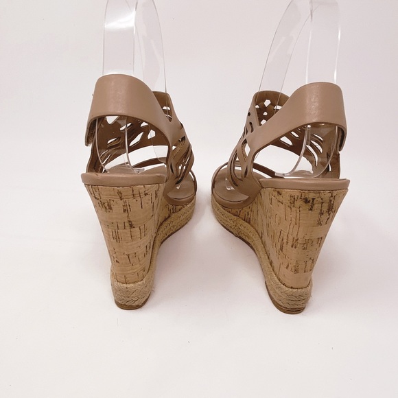 SOLD Charles David Women’s Laser Sandals - Picture 5 of 15